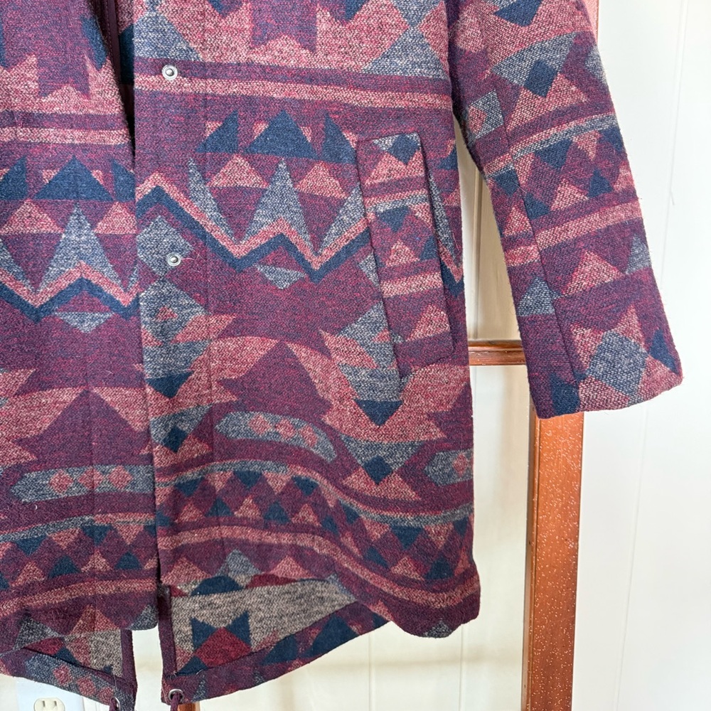 BB Dakota Burgundy Western Aztec Print Anorak Coat Jacket Faux Fur Hood - Size S - Picture 3 of 8